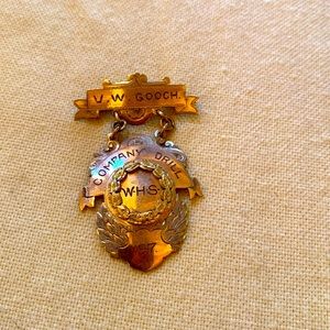 Antique gold filled Medal…Pin🌺